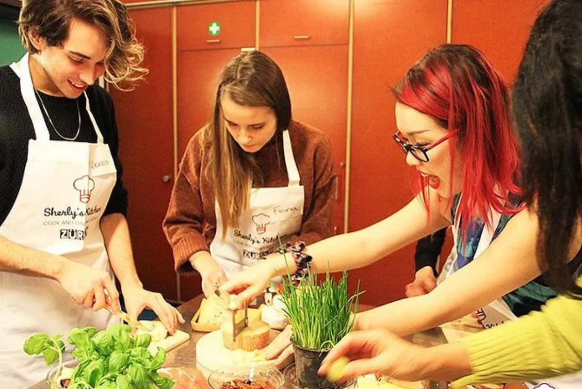 学员在奶酪课堂上学习 - 巨乳 的文化体验